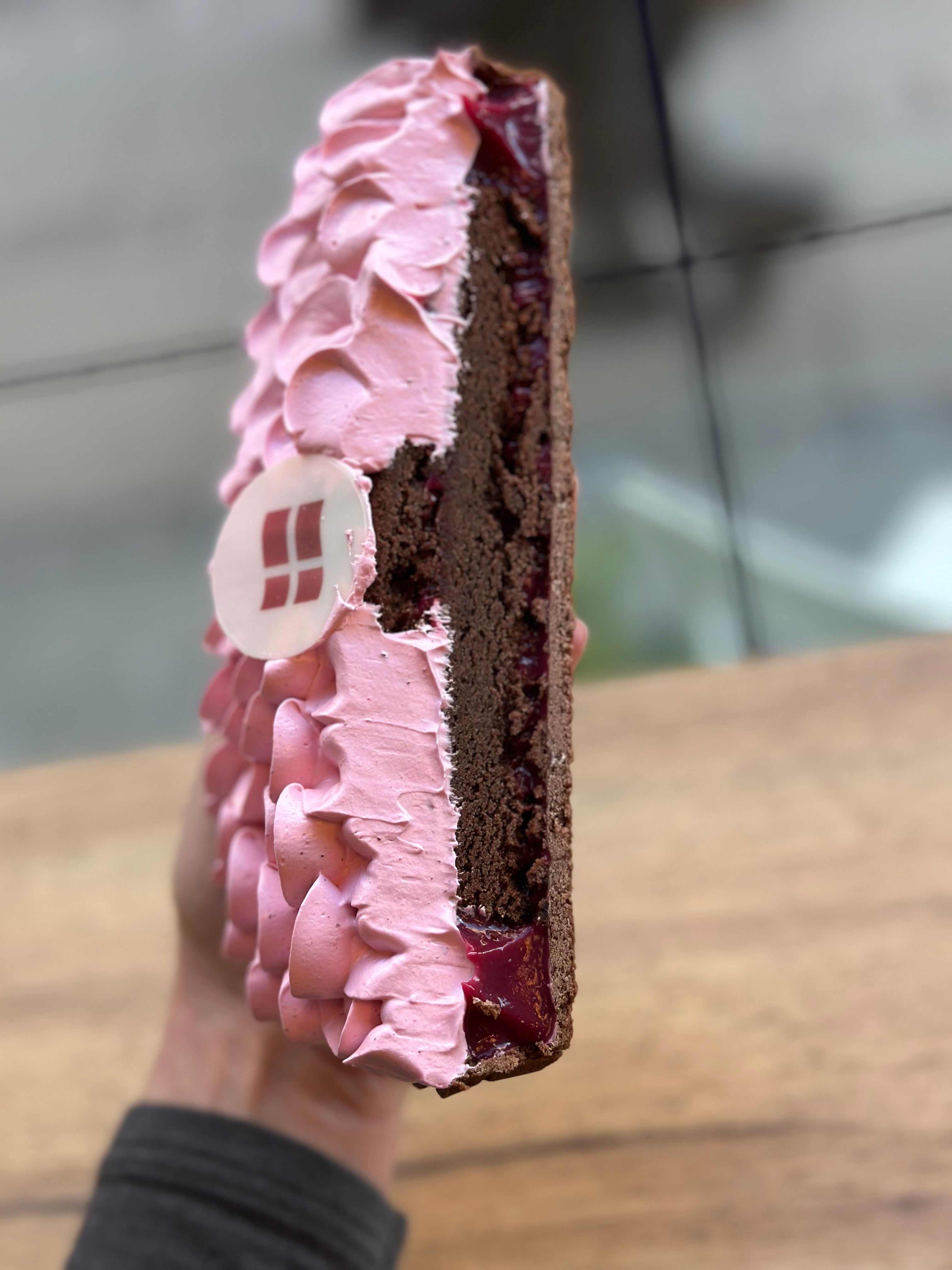 Børnefødselsdagstærte med solbær og chokoladekage 20cm Ø